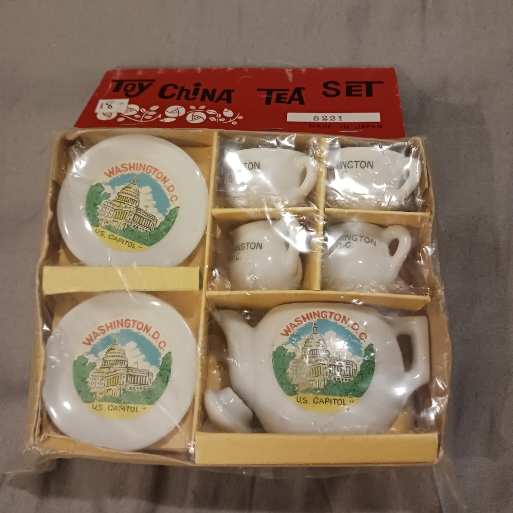 VINTAGE Toy China Tea Set (Washington D.C) - Picture 1 of 7